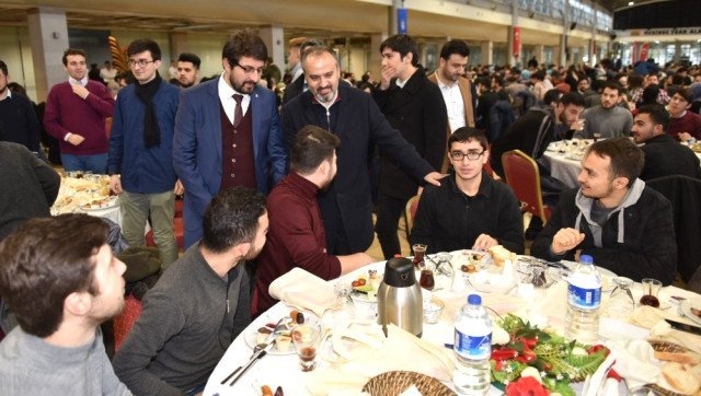 Ba?kan Akta?'tan �niversitelilere M�jde