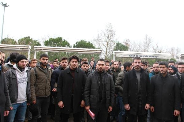 De?i?en Akademik Takvime �?rencilerinden Tepki