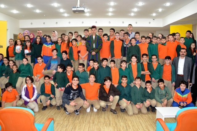 Uluslararas? �?renciler �lkelerini Tan?t?yor