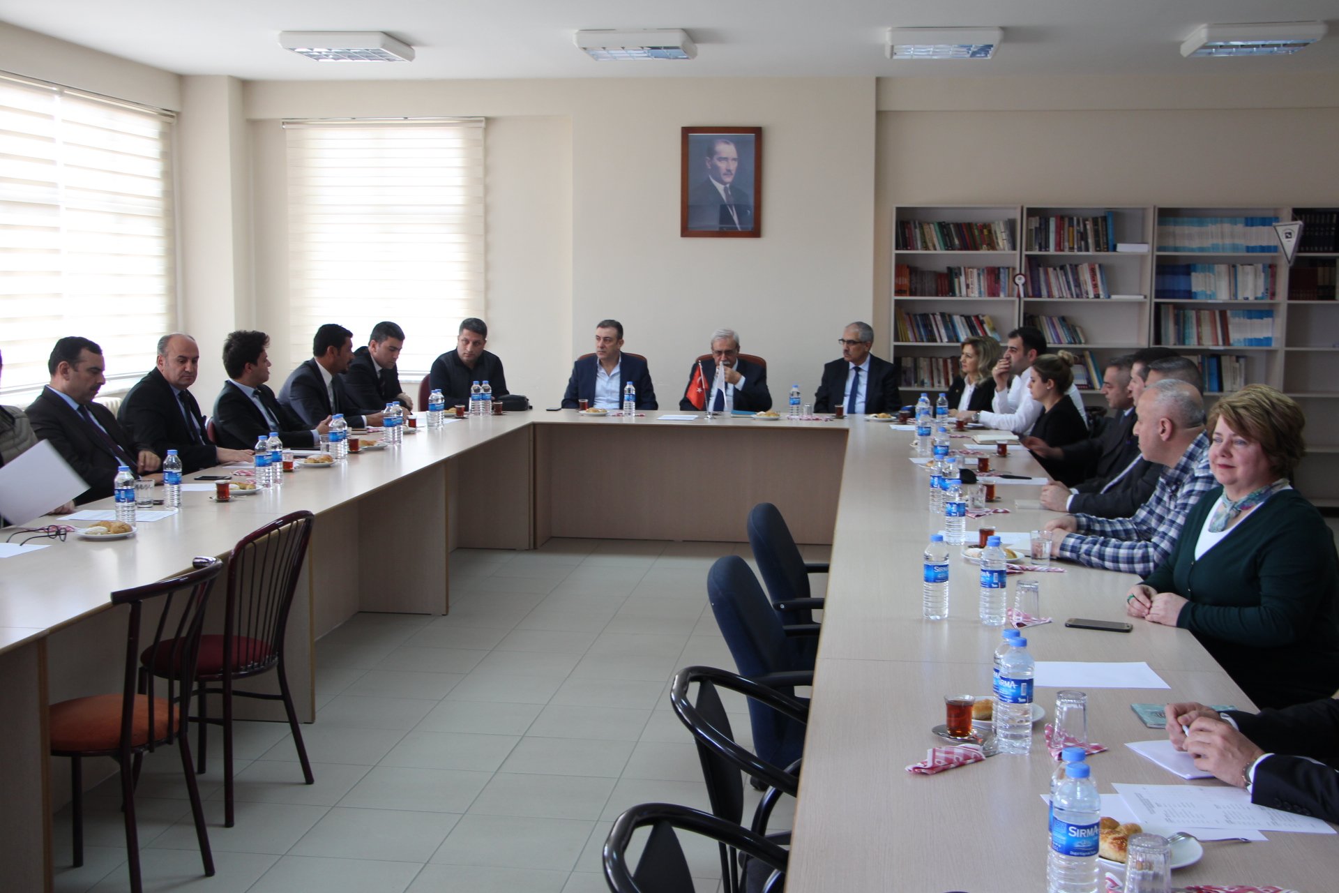 F?rat �niversitesi Turizm ve Otelcilik B�l�m� �?retim Elemanlar? Turizm Sekt�r Temsilcileri ile Biraraya Geldi