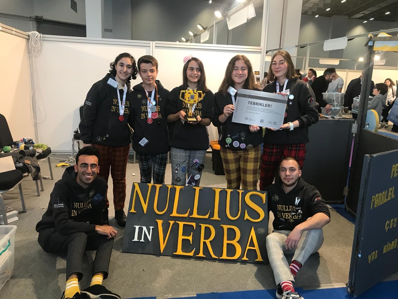 MCB� G?da M�hendisli?i B�l�m� �?rencilerinin Ment�rl�?�n� Yapt??? Tak?m �FIRST LEGO League� ?zmir Etab?nda ?ampiyon Oldu