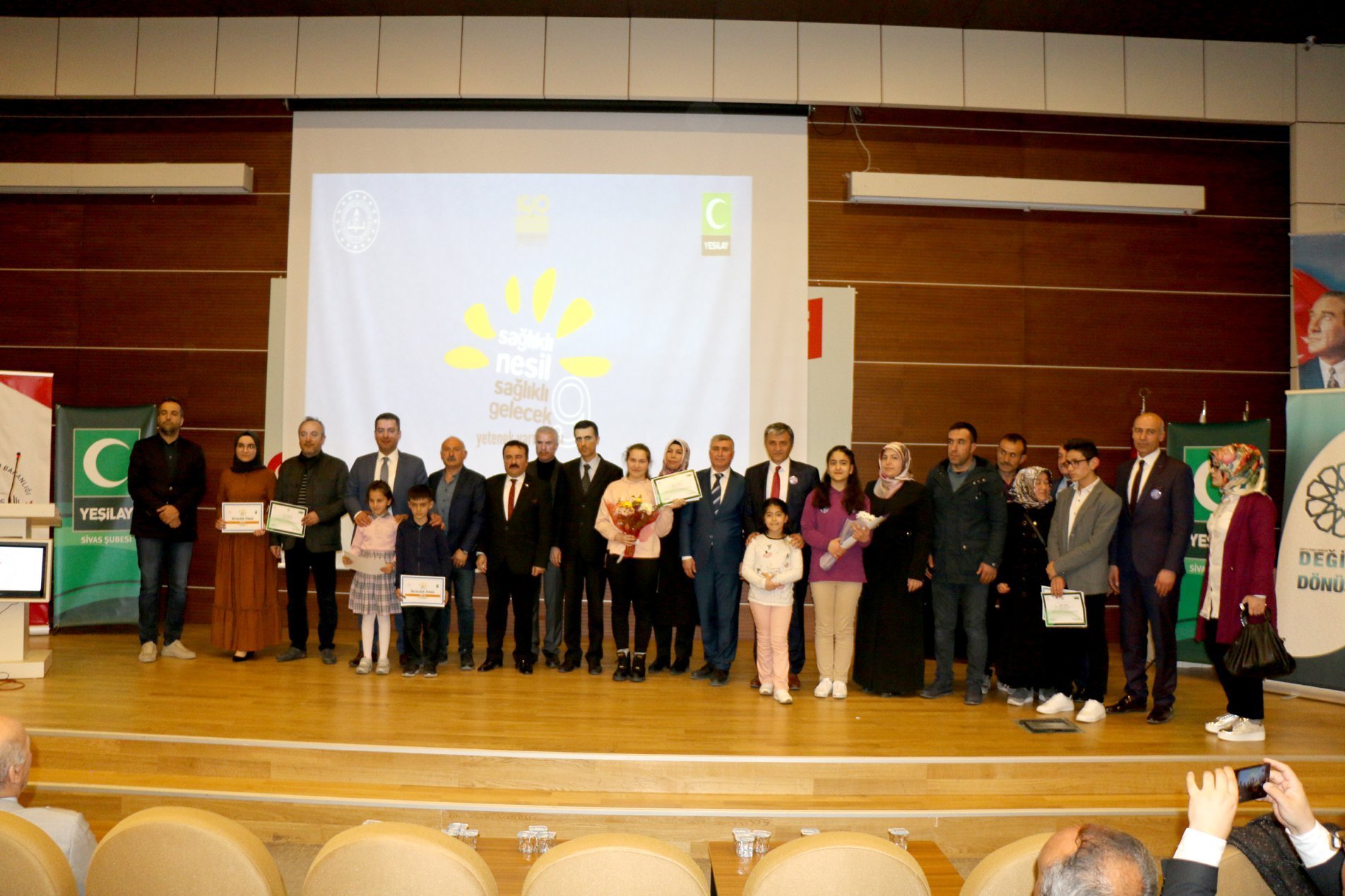 Sa?l?kl? Nesil Sa?l?kl? Gelecek Yar??mas?nda Dereceye Giren �?renciler �d�llendirildi