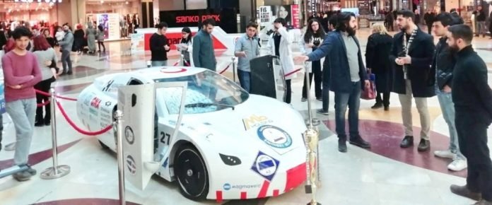 Gaziantepli y�zde 100 yerli elektrikli otomobil sergide