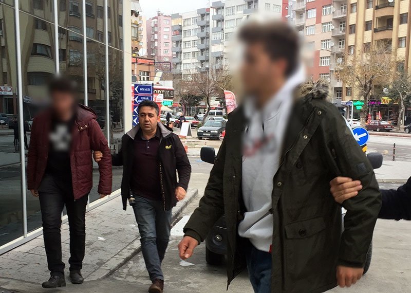 �niversitede hakaret eden 2 ?ah?s g�zalt?nda