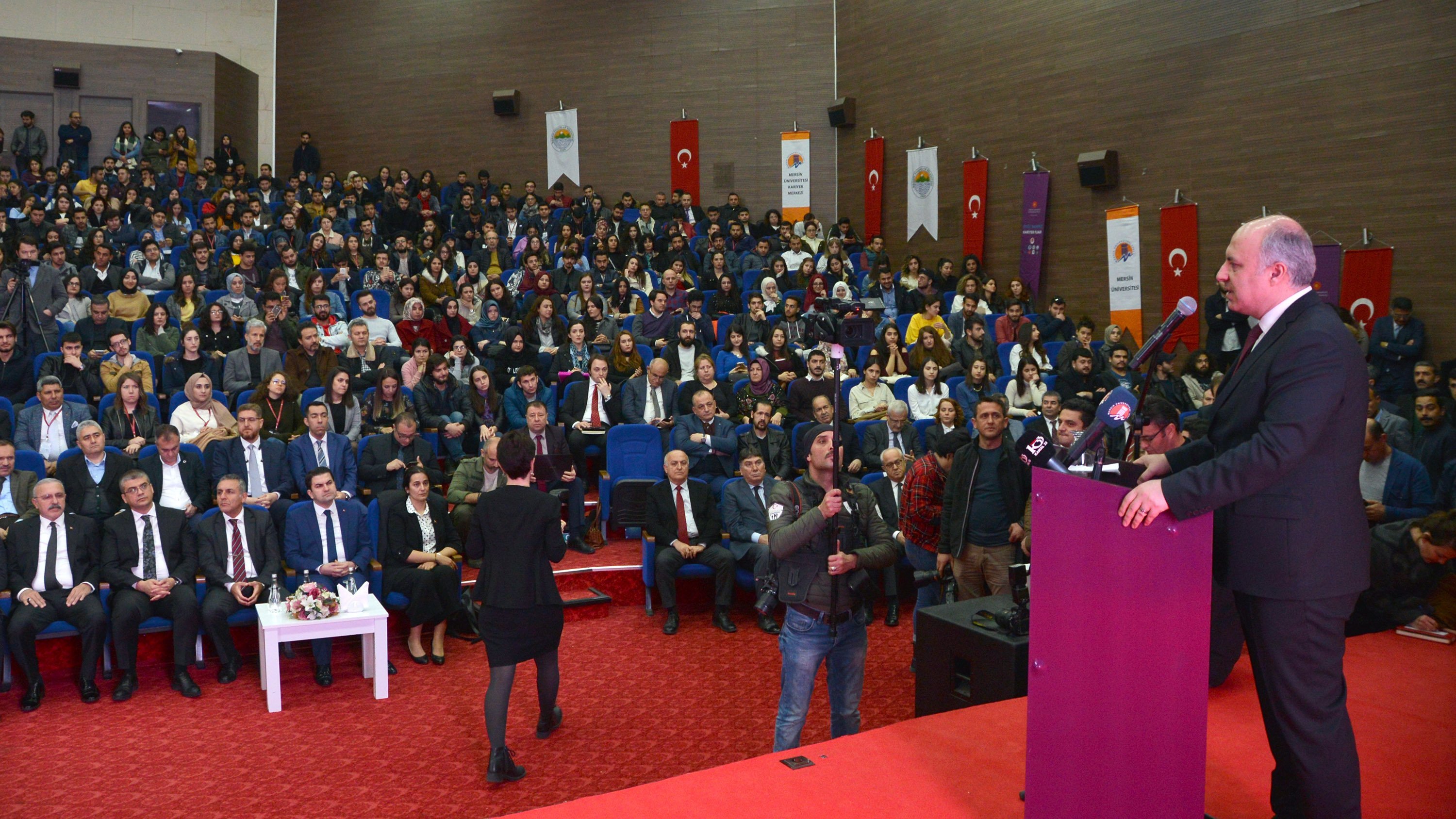 Kariyer Fuar? Mersin �niversitesi Ev Sahipli?inde Ba?lad?