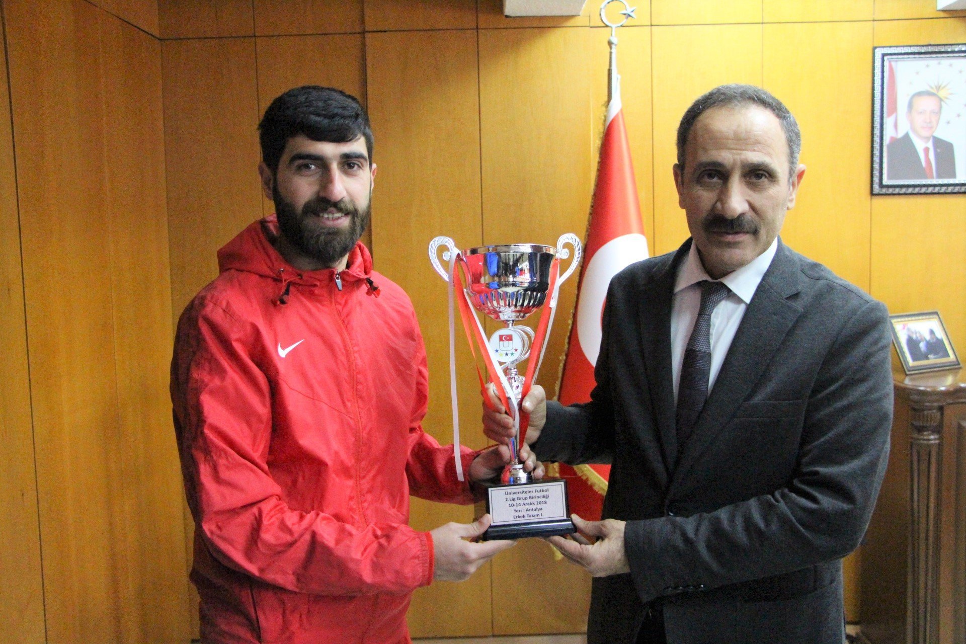 F?rat Üniversitesi Futbol Tak?m?ndan Rektör Prof. Dr. Demirda?'a Ziyaret