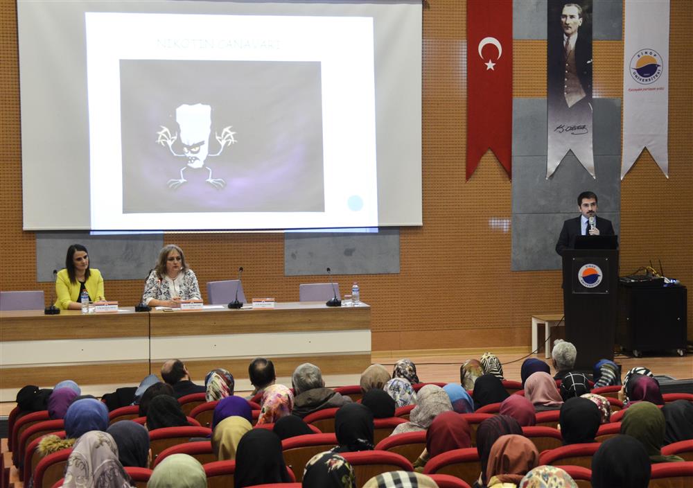 Sinop �niversitesi ?lahiyat Fak�ltesinde "Ba??ml? Olma �zg�r Ol" Paneli