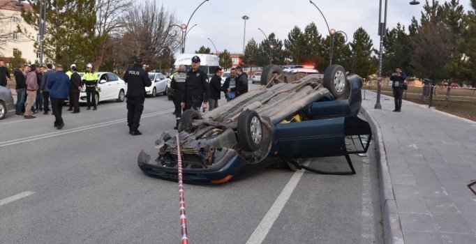Kampüste Yar??an Otomobillerden Biri Takla Att?: 1 Ölü, 3 Yaral?
