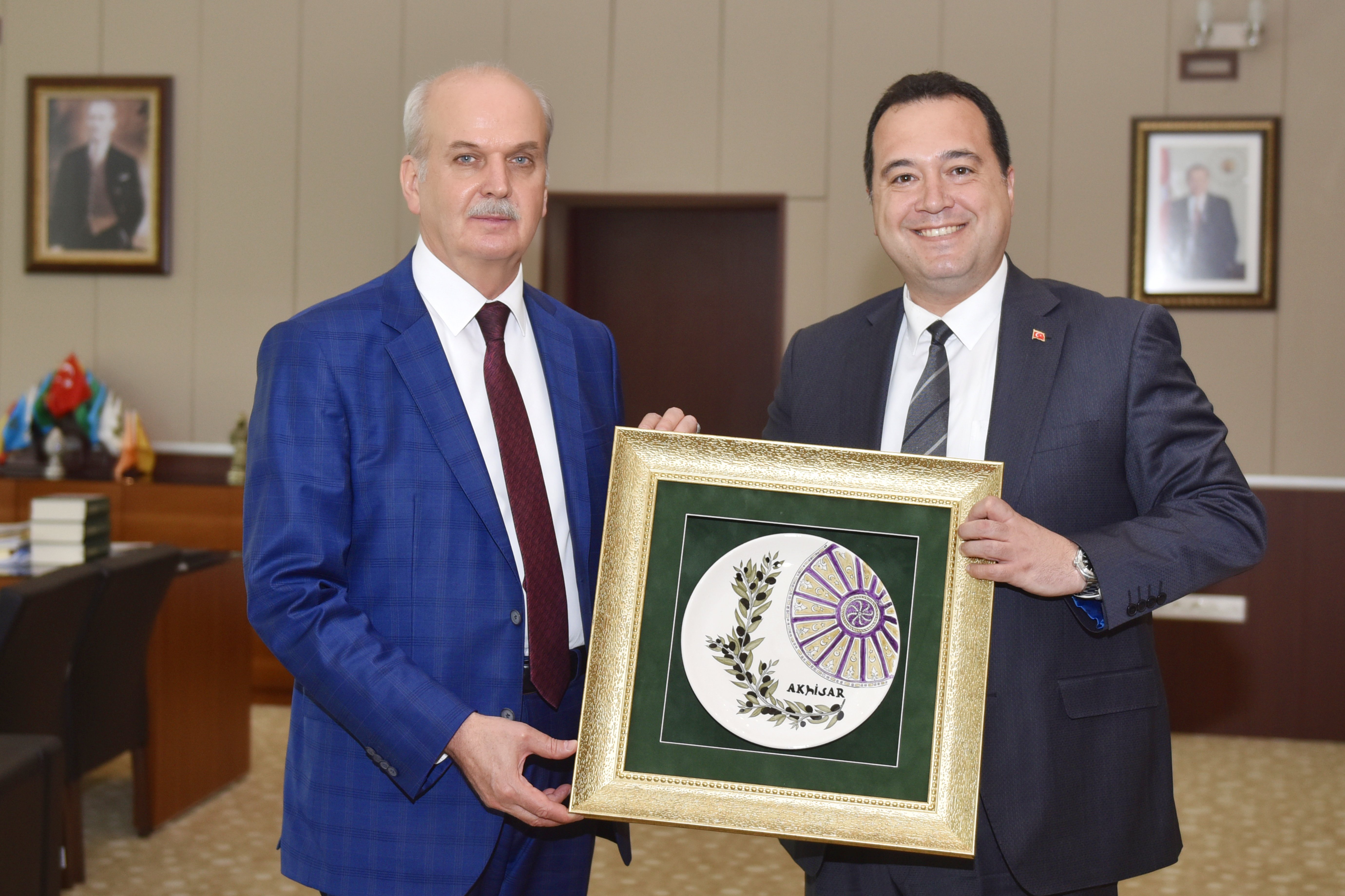 Akhisar Belediye Ba?kan? Besim Dutlulu MCBÜ Rektörü Prof. Dr. A. Kemal Çelebi’ye Nezaket Ziyaretinde Bulundu