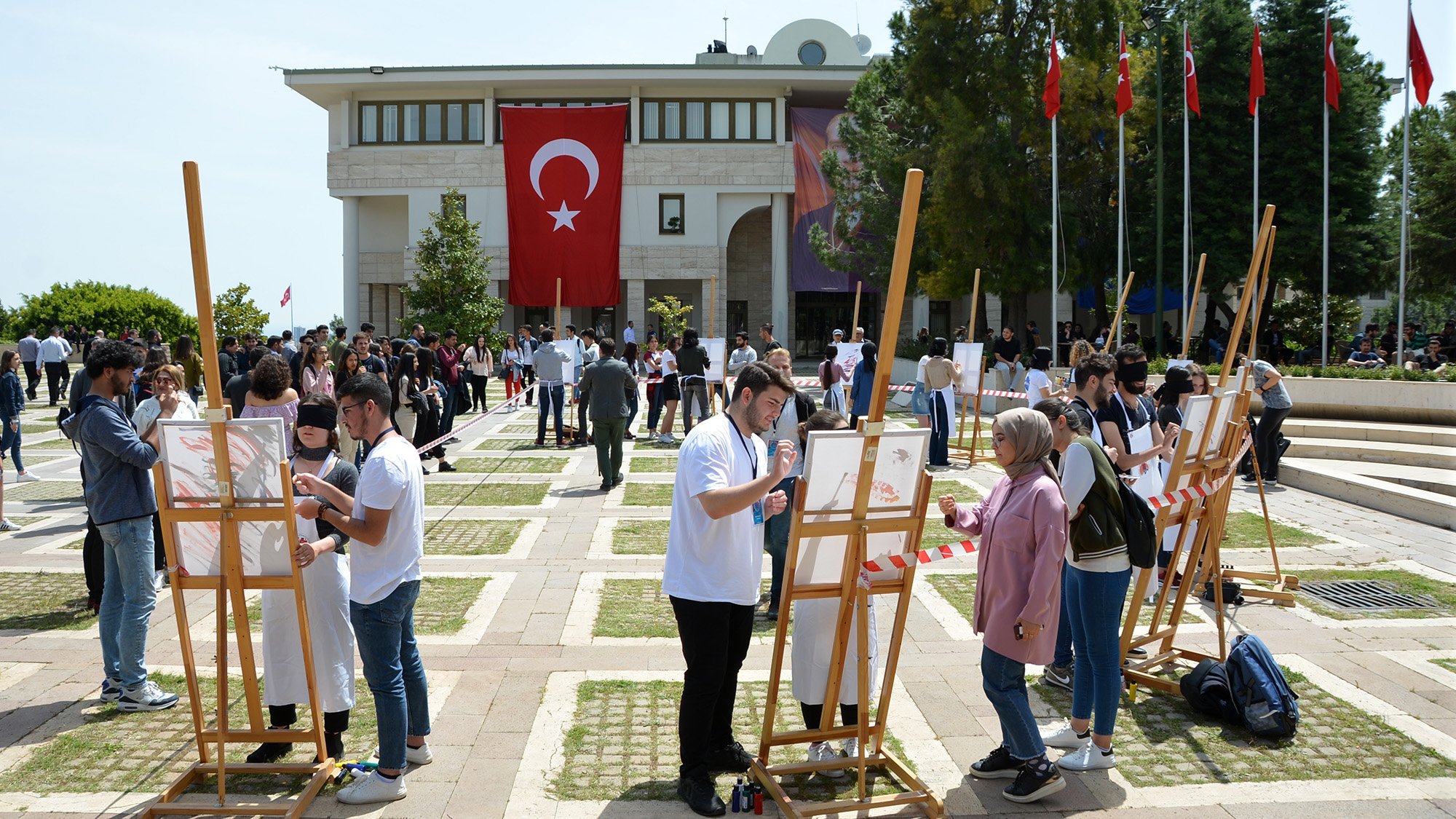 ?enlik Kapsam?nda Resim Etkinli?i: Ba??ms?z Sanat