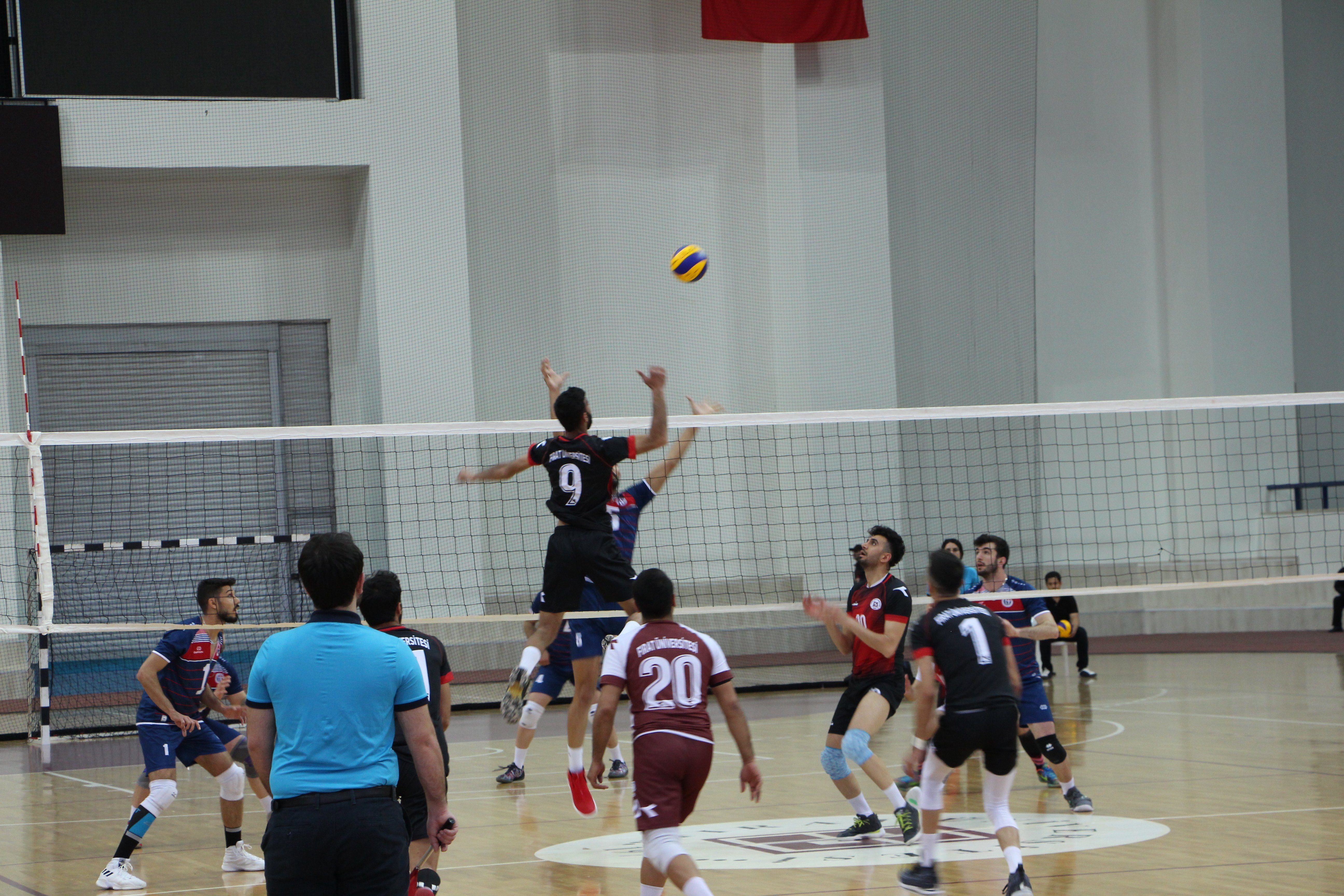 F?rat �niversitesi, Voleybol 1. Lig M�sabakalr?na Ev Sahipli?i Yapt?
