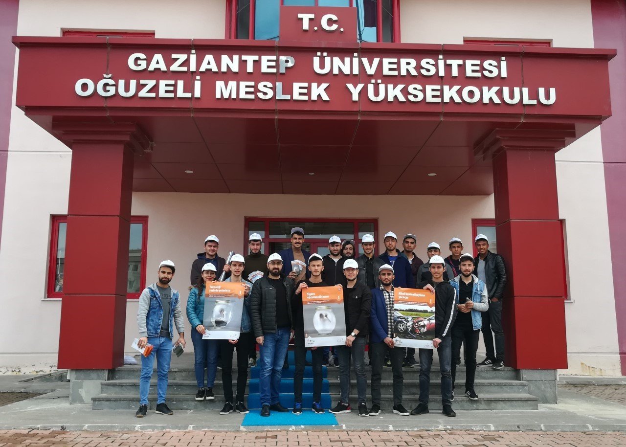 O?uzeli MYO Ö?rencileri Tutun, Alkol ve Teknoloji Ba??ml?l???na Kar?? Bilgilendirme Çal??mas? Yapt?