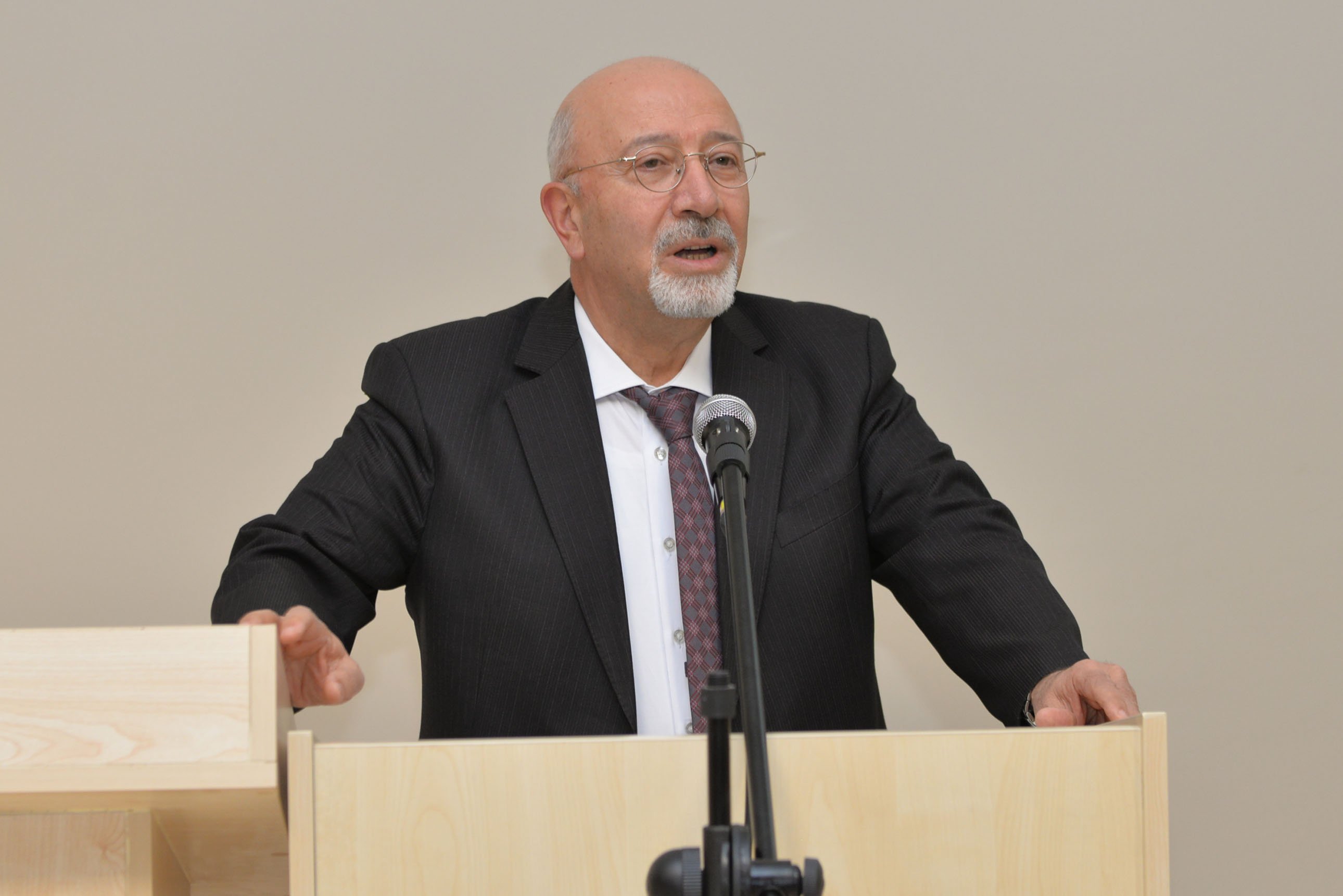 KM�'de �Varolu?unu Gizleyen Varl?k: ?nsan� Konferans?