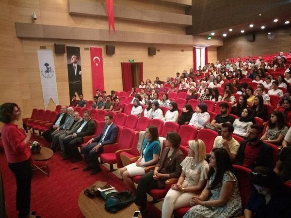 Ak?ehir Kadir Yallag�z Sa?l?k Y�ksekokulu taraf?ndan d�zenlenen programda �Hem?irelik Haftas?� kutland?.