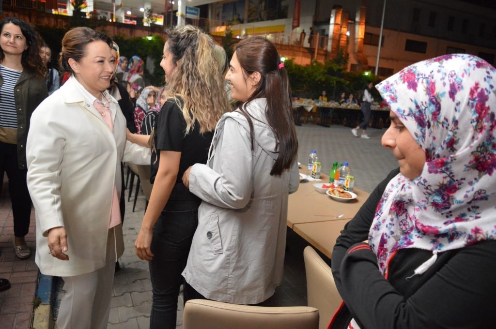 Rekt�r Karabulut, �?rencilerle Sahur Yapt?