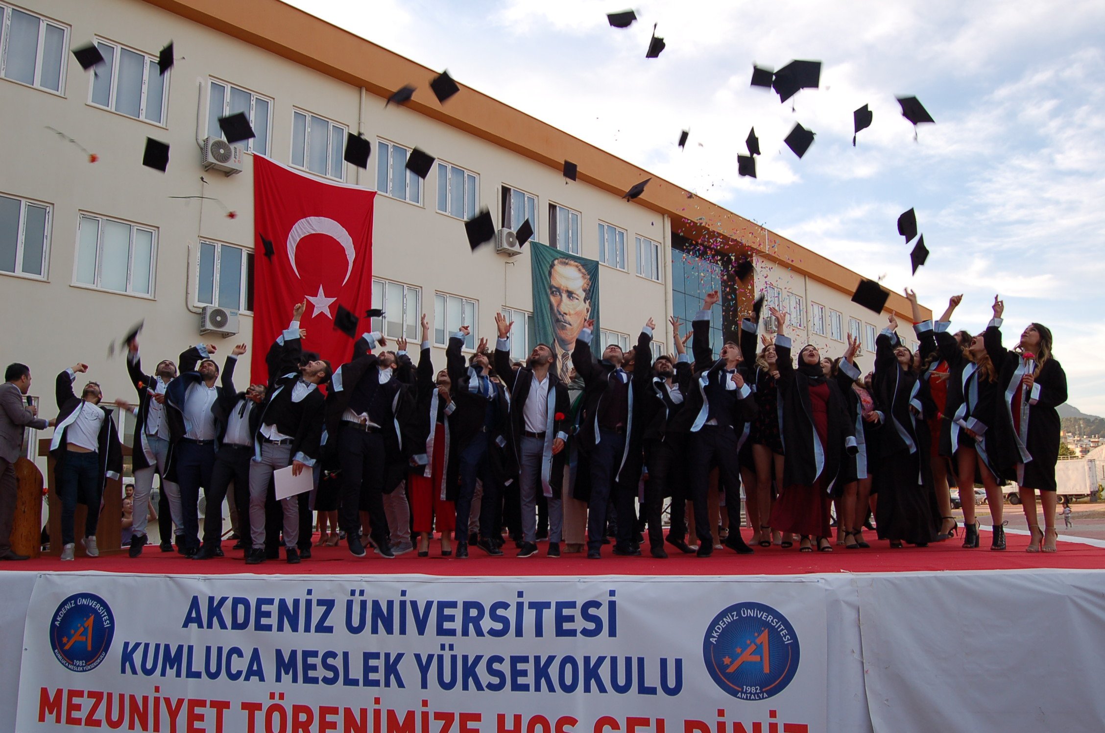 Kumluca MYO�da Mezuniyet Co?kusu