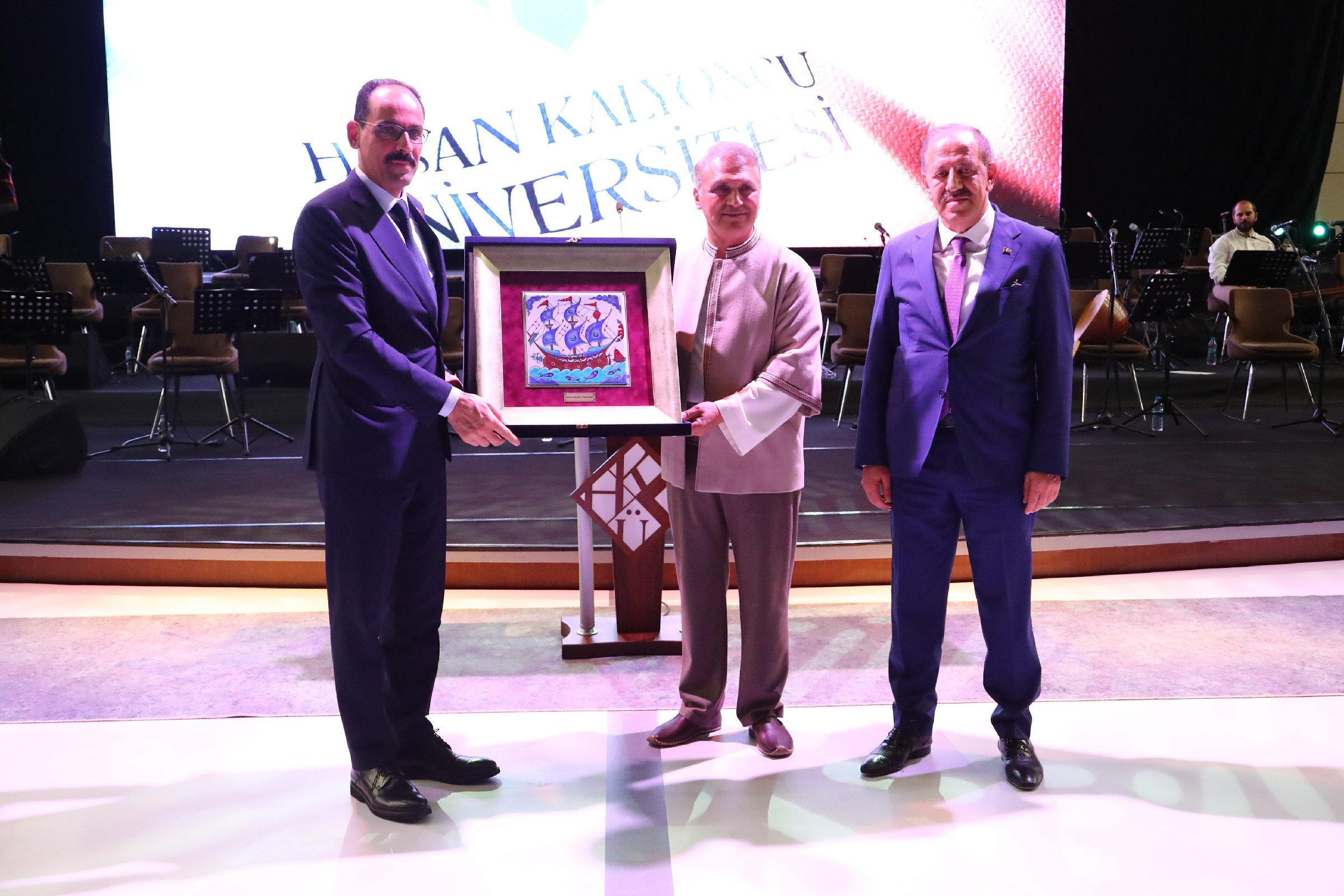 HKܒde ?ftar Yeme?i Sonras? Yunus Dilinden Konser