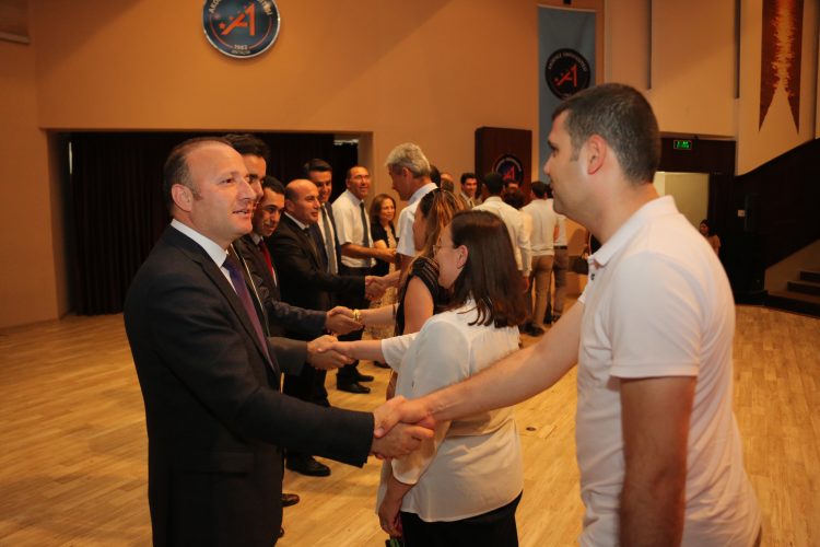 �niversite Mensuplar? Bayramla?ma T�reni ?�in Bir Araya Geldi