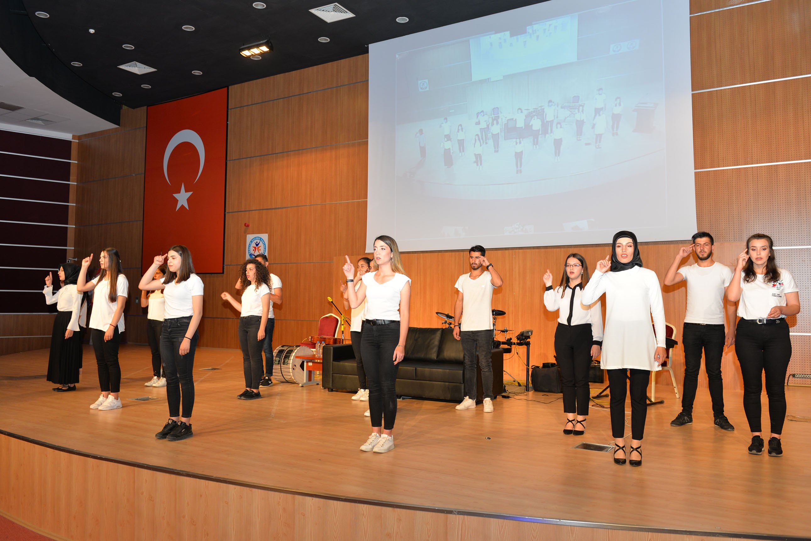 KMܒde Dolu Dolu Bir Gece