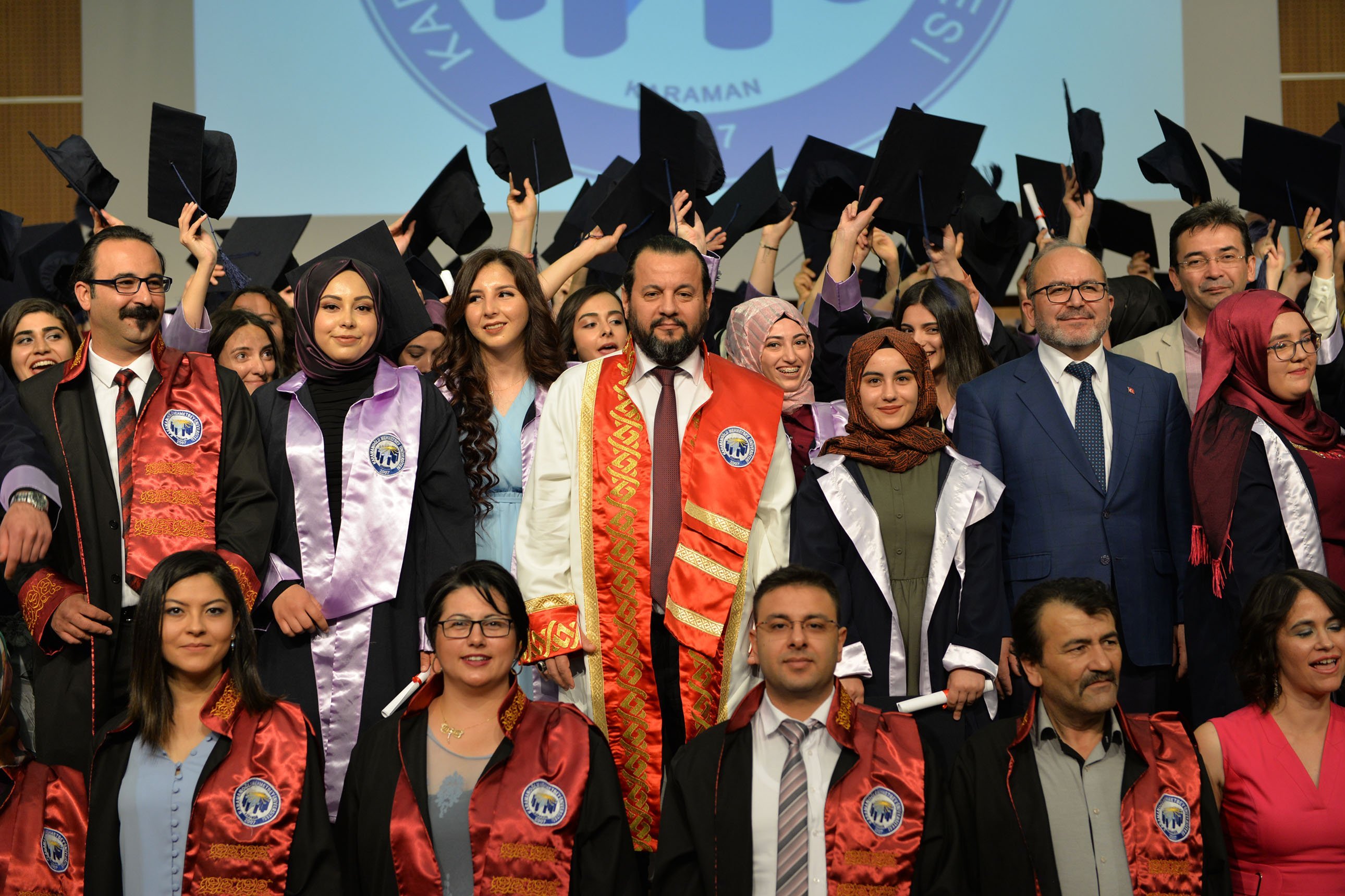 Sa?l?k Hizmetleri MYO�da Mezuniyet Sevinci