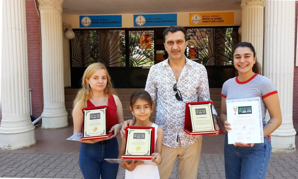 AÜ, Pera Piyano Yar?mas?’ndan Ödüllerle Döndü