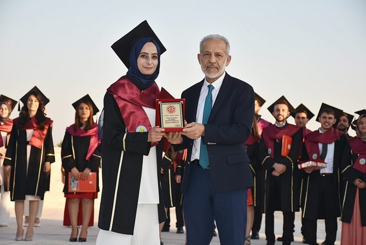 Harran �niversitesi T?p Fak�ltesi, 19. D�nem Mezunlar?n? Verdi