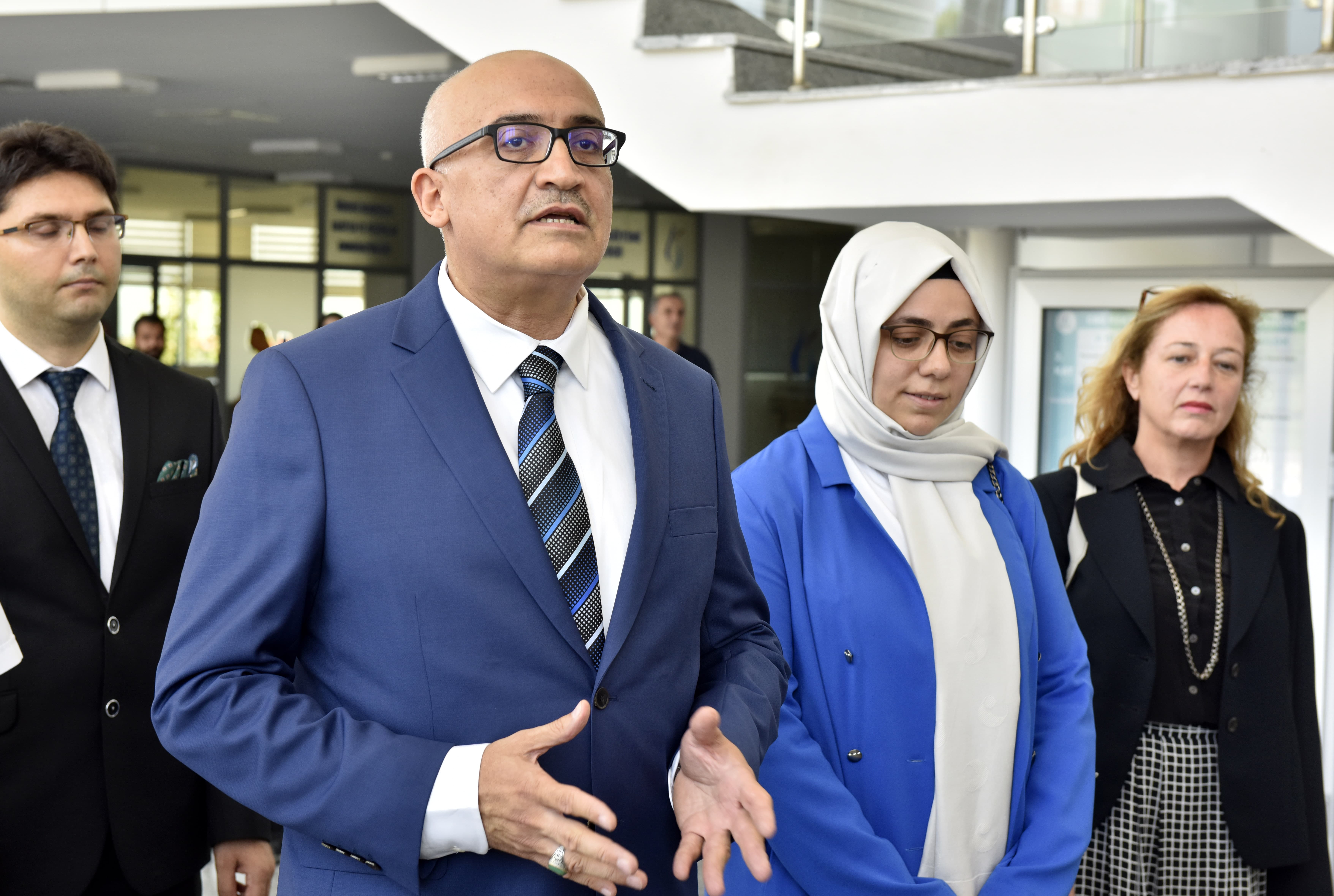 MCB� Rekt�r� Prof. Dr. Ahmet Ata� G�reve Ba?lad?