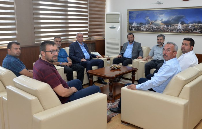 Ak Parti ?l Te?kilat? Rekt�r Akg�l�� Ziyaret Etti