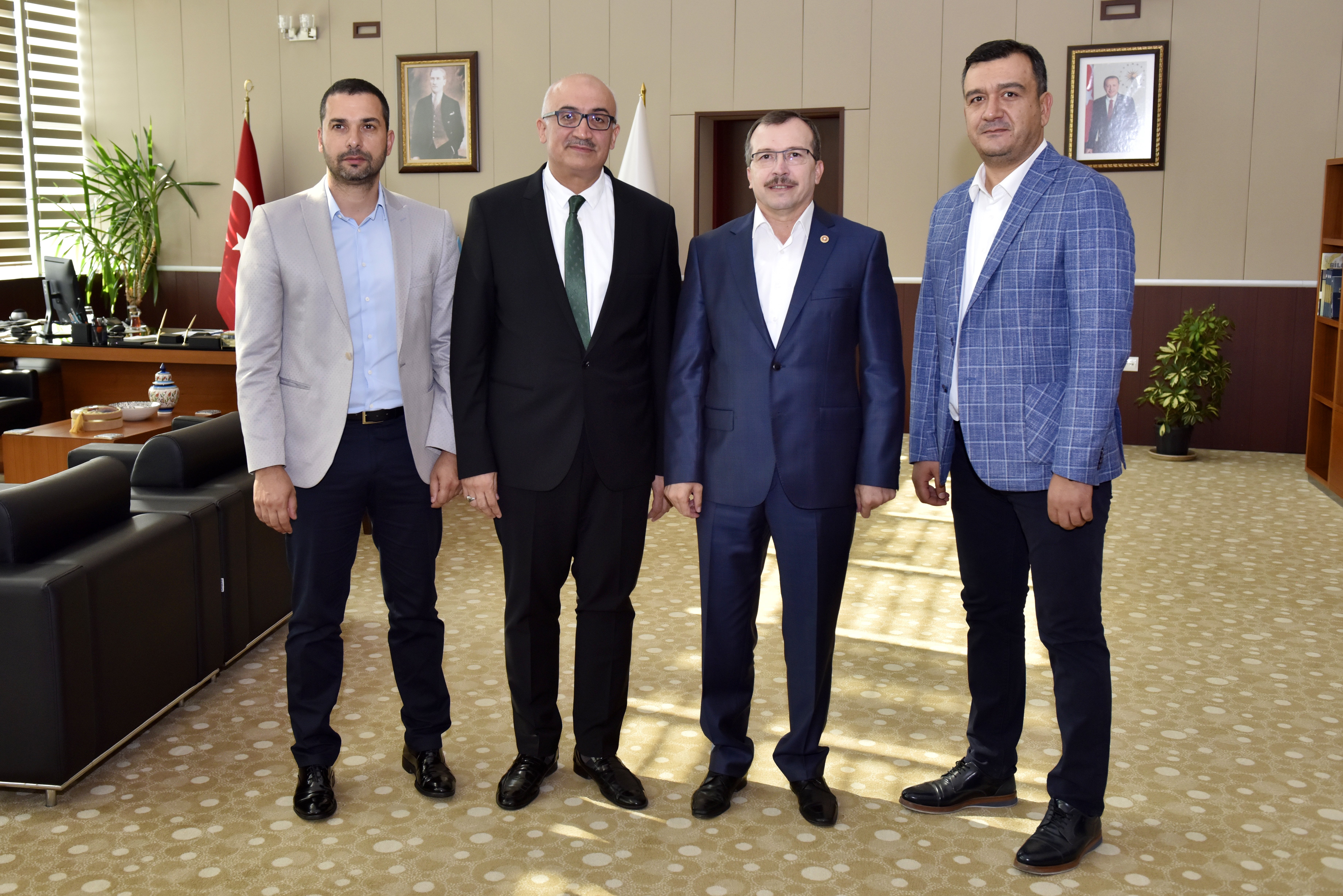 AK Parti Manisa Milletvekili U?ur Aydemir'den Rekt�r Ata�a Ziyaret