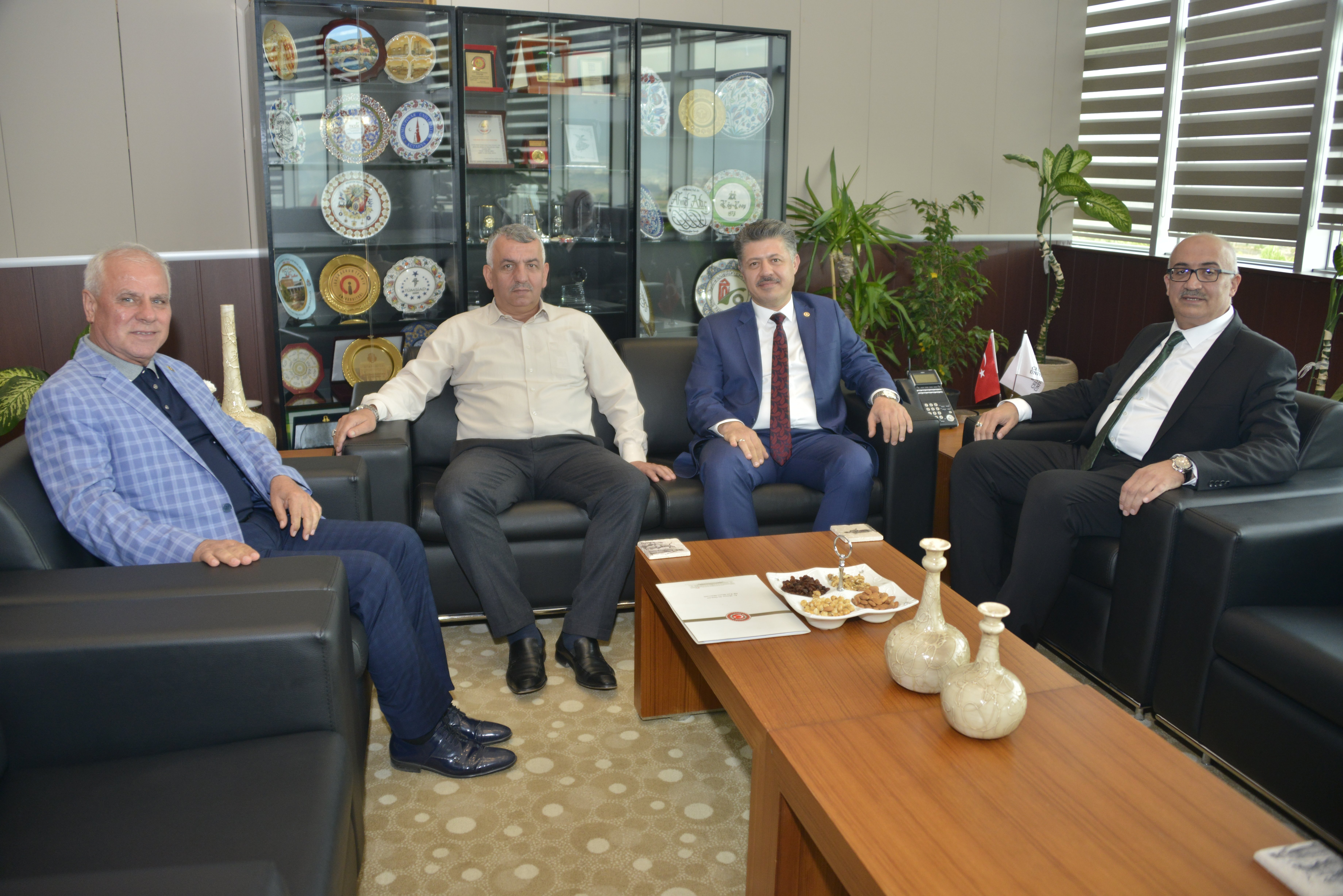 Manisa Milletvekili Mehmet Ali �zkan'dan Rekt�r Ata�a Ziyaret