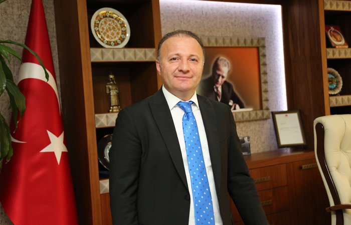 Rekt�r �nal�dan Trafik Kazas?nda Hayat?n? Kaybeden �?renciler ?�in Taziye Mesaj?