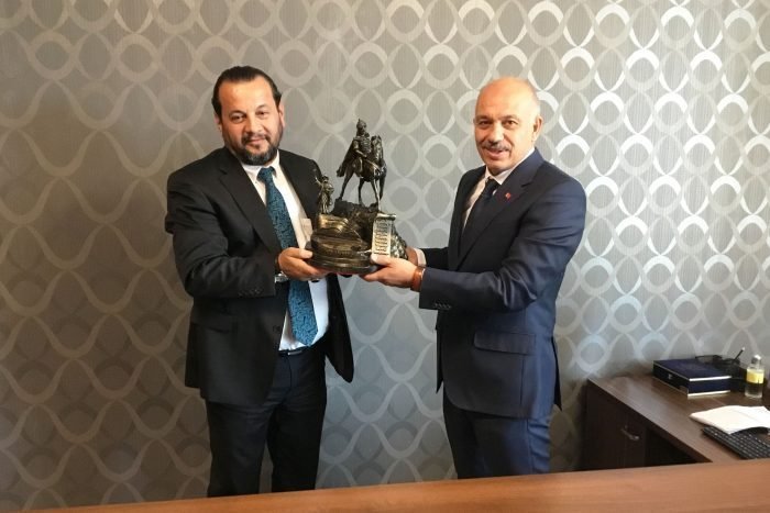 Rekt�r Akg�l'den Ertu?rul �al??kana Ziyaret