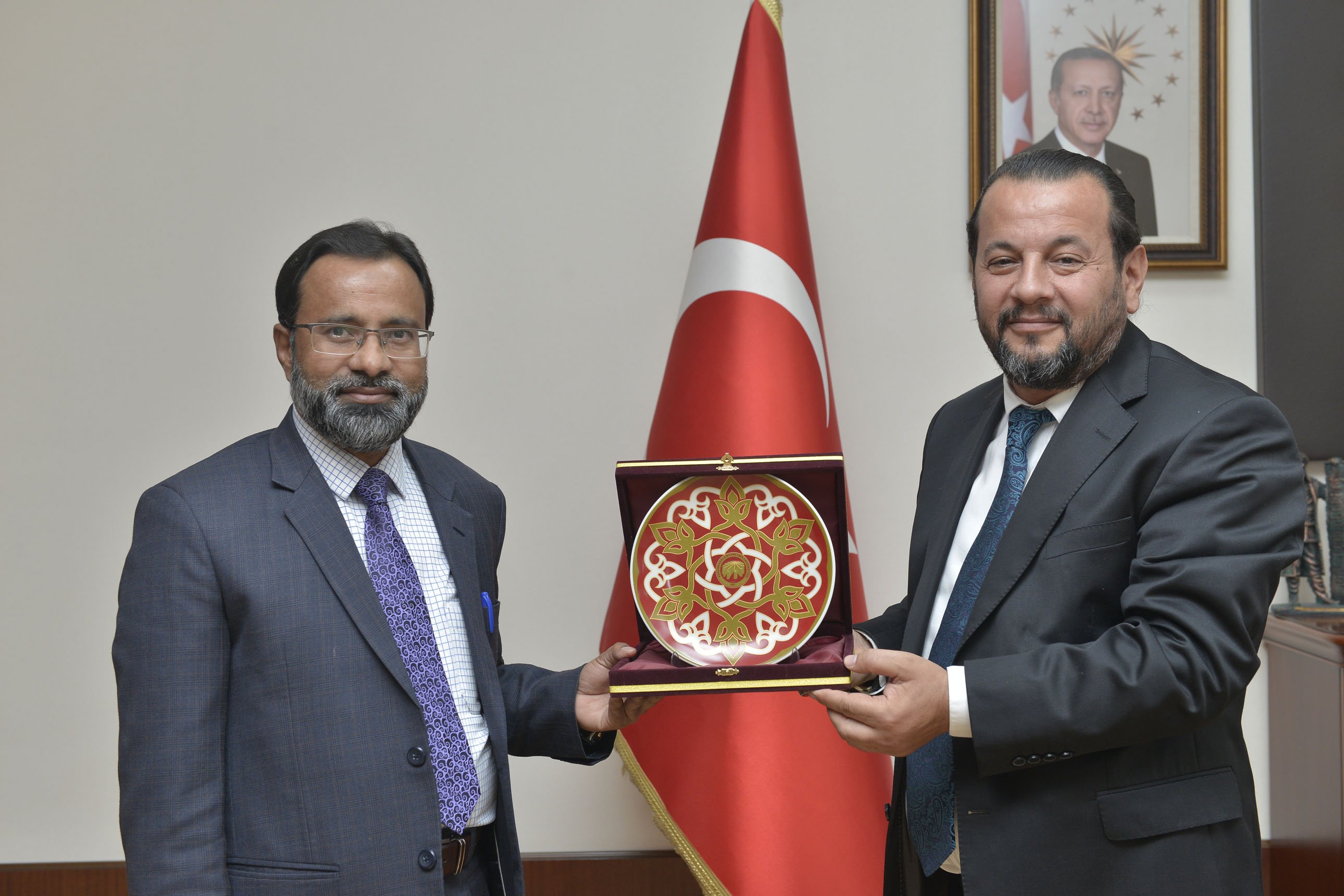 Hindistanl? Bilim ?nsan?ndan Rekt�r Akg�l�e Ziyaret