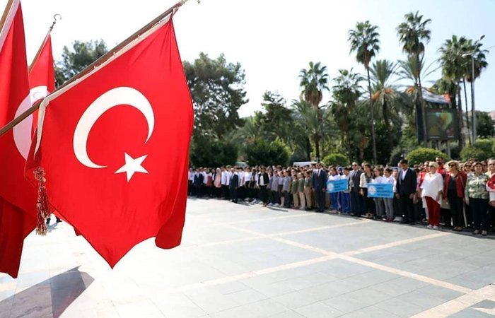 Rekt�r Kalan Cumhuriyet Bayram? �elenk Sunma T�renine Kat?ld?