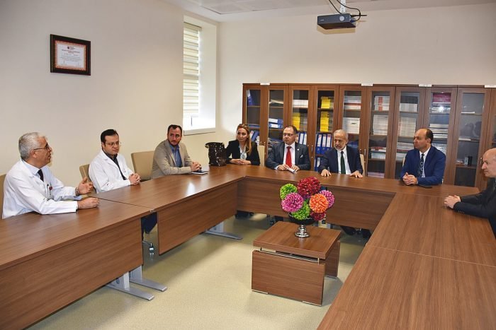 Rekt�r �elik, �niversite Hastanesinde ?ncelemelerde Bulundu