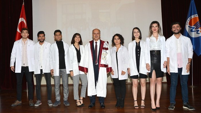 Gen� Di? Hekimleri Beyaz �nl�klerini Giydi