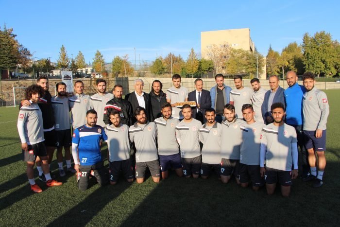 Demirda?'dan F� Futbol Tak?m?n?n Antrenman?na Ziyaret