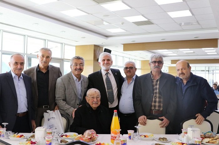 Sakarya �niversitesi Emekli Personeli Vefa Yeme?inde Bulu?tu