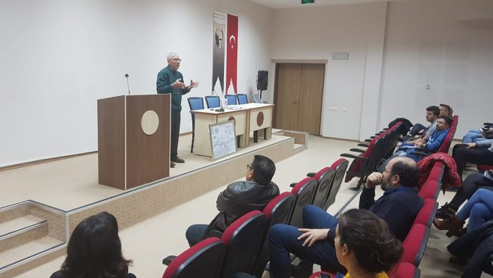 Kemer Denizcilik Fak�ltesi�nde T�rkiye Limanlar? Konu?uldu