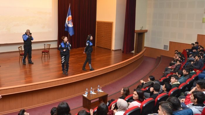 Polisimle Tiyatroda Bulu?uyoruz Tiyatro G�sterimi