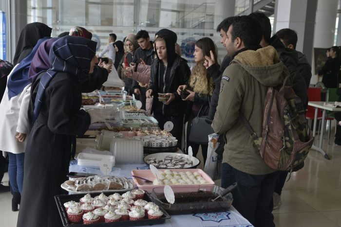 KM� �?rencilerinden Kermes
