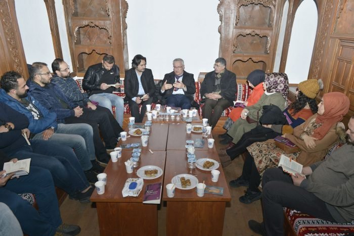 Yazar Rasim �zden�ren'in Kitab?n? �?renciler Yorumlad?