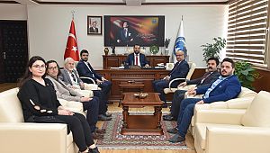 CHP Heyetinden Rekt�r Akg�l�e Ziyaret